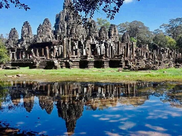 2-Days Angkor Sunrise & Banteay Srei & Floating Village Tour