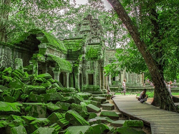 3-Days Angkor Sunrise & Banteay Srei & Rolous Group Tour